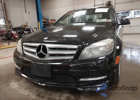 2011 Mercedes-Benz C 300 Luxury 4Matic/Sport 4Matic z USA, uszkodzony, nr VIN WDDGF8BB0BF540867